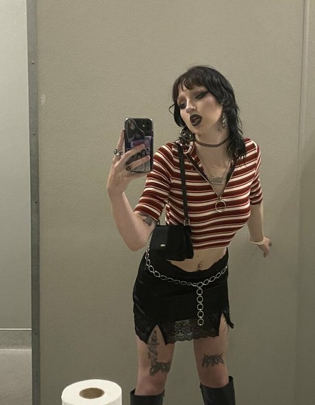 gothbimboxxx star perfect pics