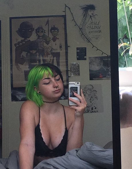 gothbimboxxx beautiful star picture