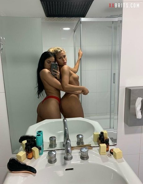 Bella Lagares sexy actress images