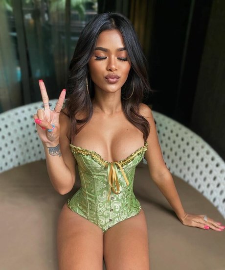 littlesassha xx model exclusive archive