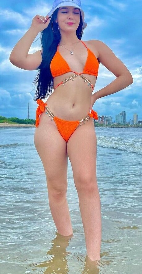 Mari Robattini free model img