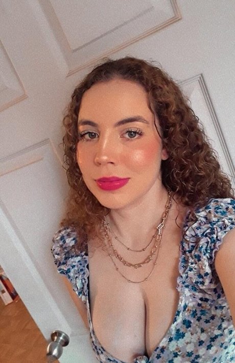 Tania Leal star image