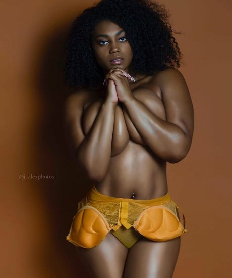 Kiera Nicole perfect model photo