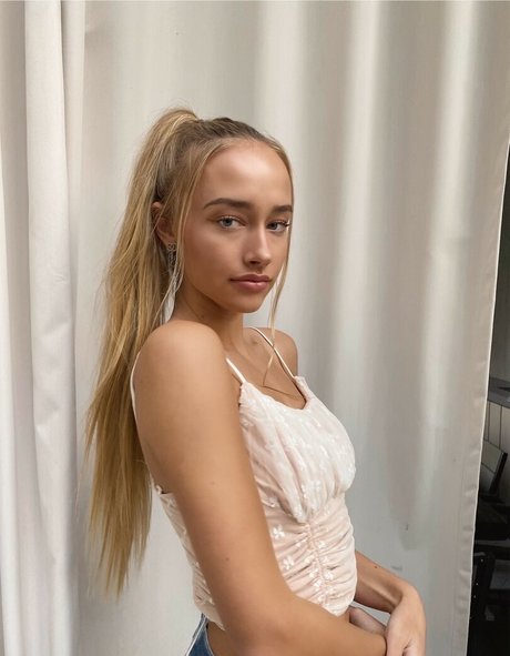 Mia Mastrov star perfect images