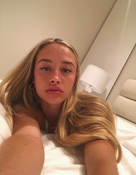 Mia Mastrov hot actress picture