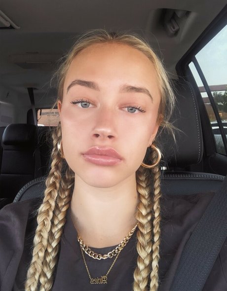 Mia Mastrov erotic actress images