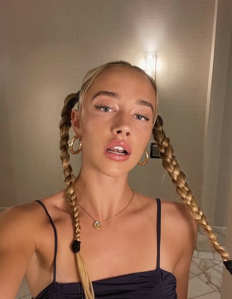 Mia Mastrov nude star gallery