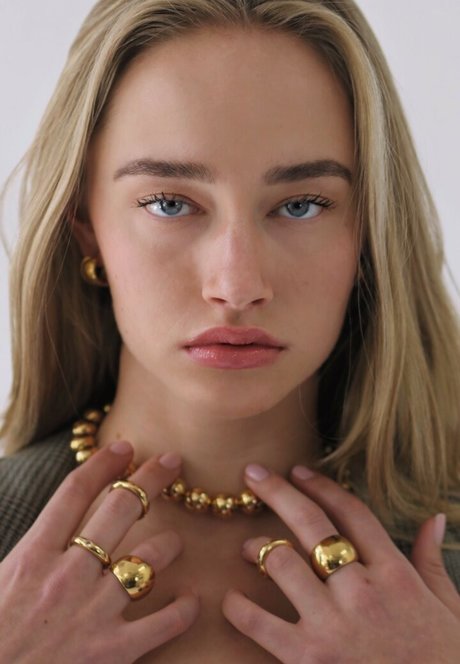 Mia Mastrov erotic actress photos