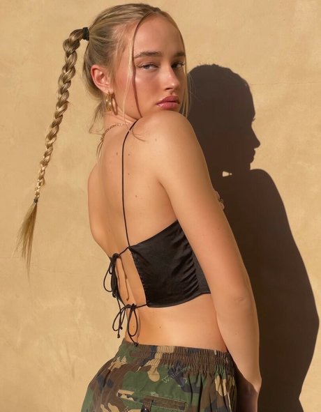 Mia Mastrov best star photo