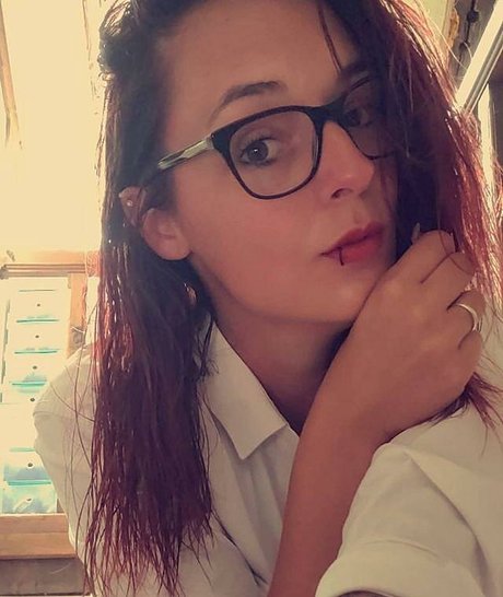 Lea officiel model hd image