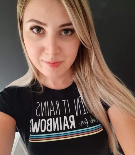 Angel Isis sexy star picture