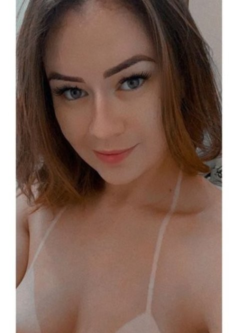 Fabricia Freitas sexy model img