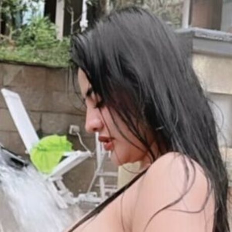 female influencer onlyfans hot naked pic