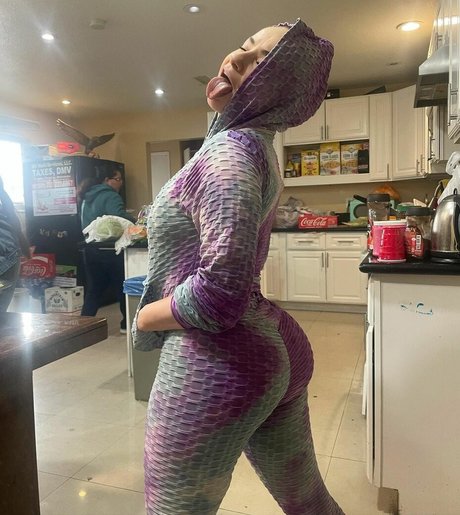 Mizvanezza high quality actress photos