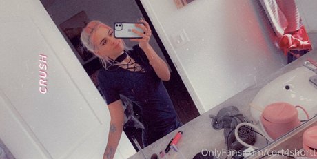 cort4shortt erotic pornstar img