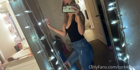 cort4shortt exclusive pornstar img