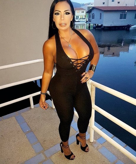 Carolina Luna star sexy pictures