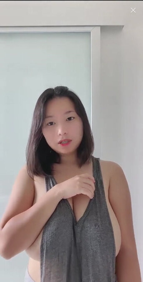 Saranrom model exclusive photos