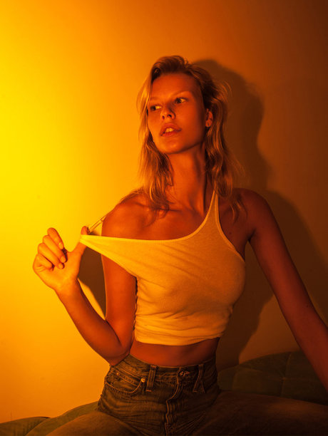 lesbian fingering onlyfans porn photos