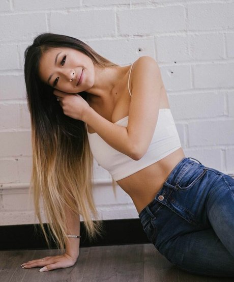 Gloriawuuu pornstar nudes photos