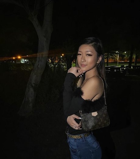 Gloriawuuu sexy model pic