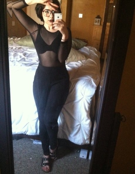 Marsupialmami nice model pic