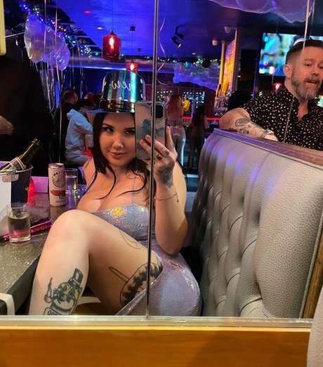 Merrick Deville naked star images