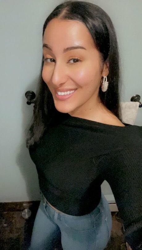 Mala444u xxx model image