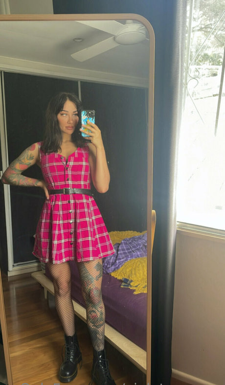 cfcourt naked model image