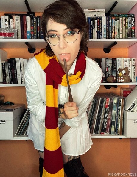 Skyhook Nova model nude picture