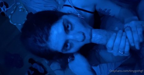 TInyGothGF sex model images