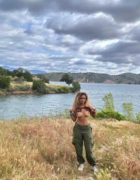 Helayna Marie model nude pics