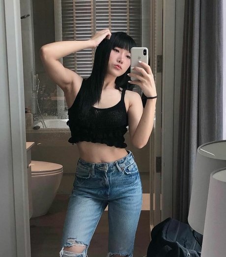 suziearomdee erotic star img