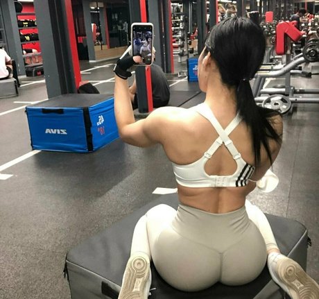 suziearomdee art pornstar img