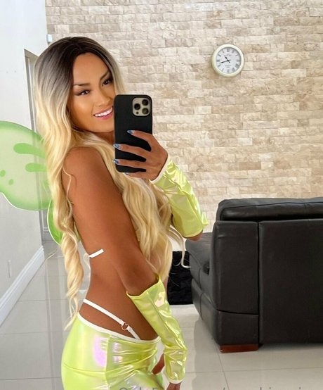 sunshinesinababy nude star pic