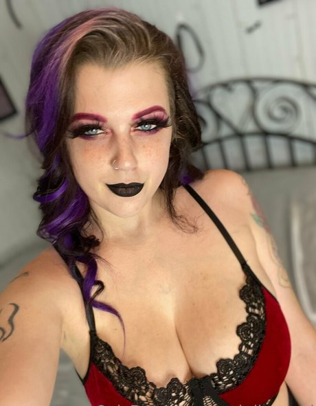 Roxxi Diamond model porn pictures