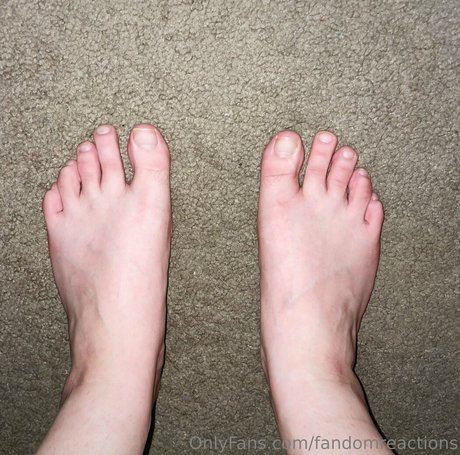 FandomReactions nude model galleries