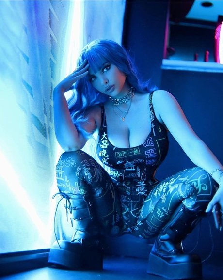 Asyrie model adult picture