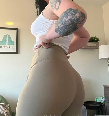 Deavan Clegg model sexy pics