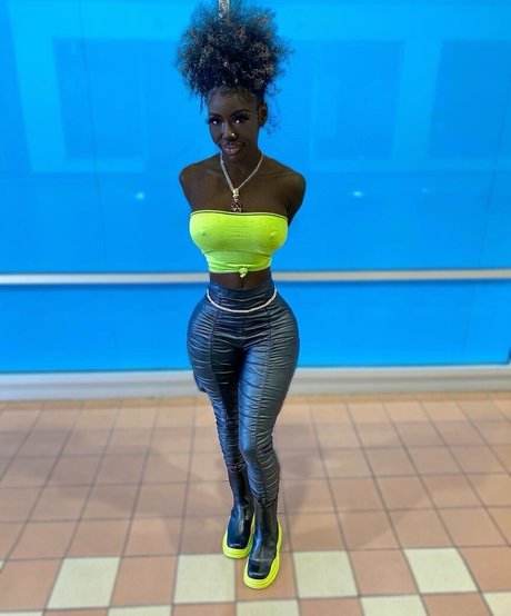 Lazelle Doll model top archive