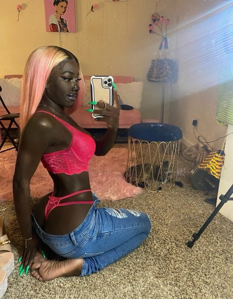 Lazelle Doll hot pornstar gallery