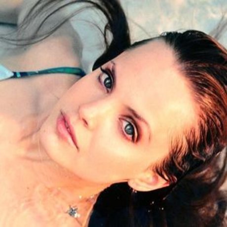 Mena Suvari star nudes picture