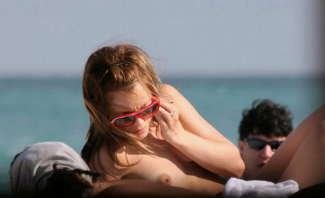 Mena Suvari pornographic model image