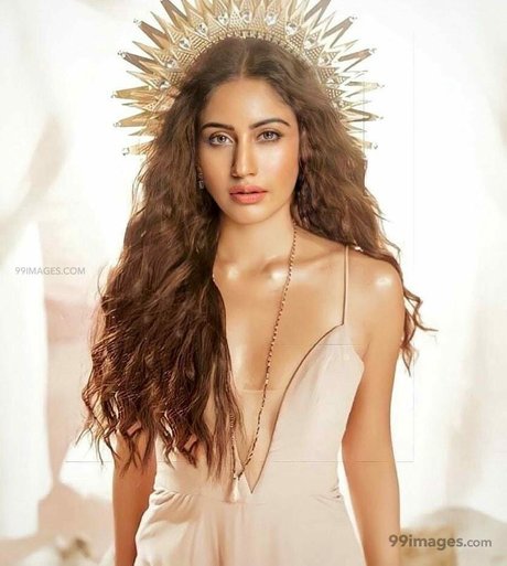 Surbhi Chandna free pornstar pics