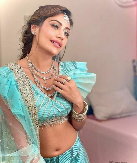 Surbhi Chandna star naked pictures