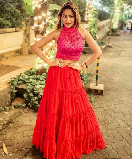 Surbhi Chandna nice actress image