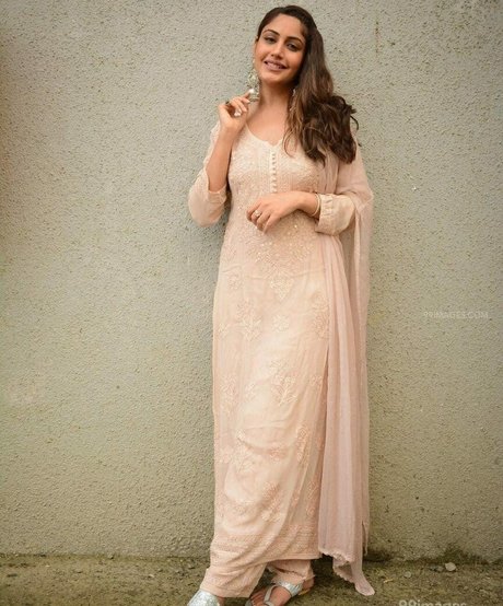 Surbhi Chandna beautiful actress picture