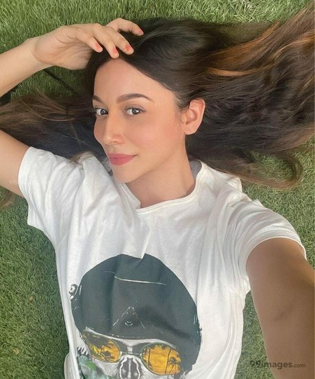 Aahana Kumra xxx actress galleries