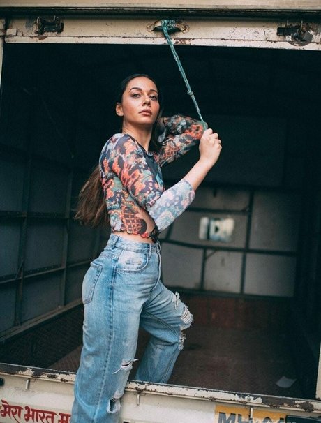 Aahana Kumra model perfect photos