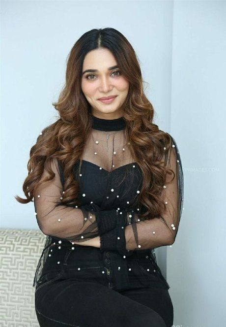 Jenifer Emmanuel nice actress photo